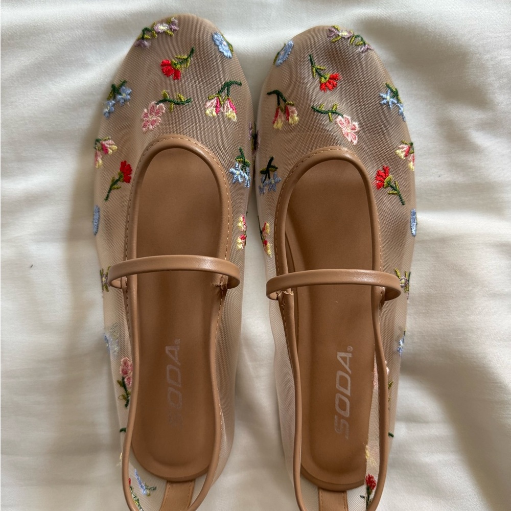 Soda Women's Floral Embroidered Tan Flats
